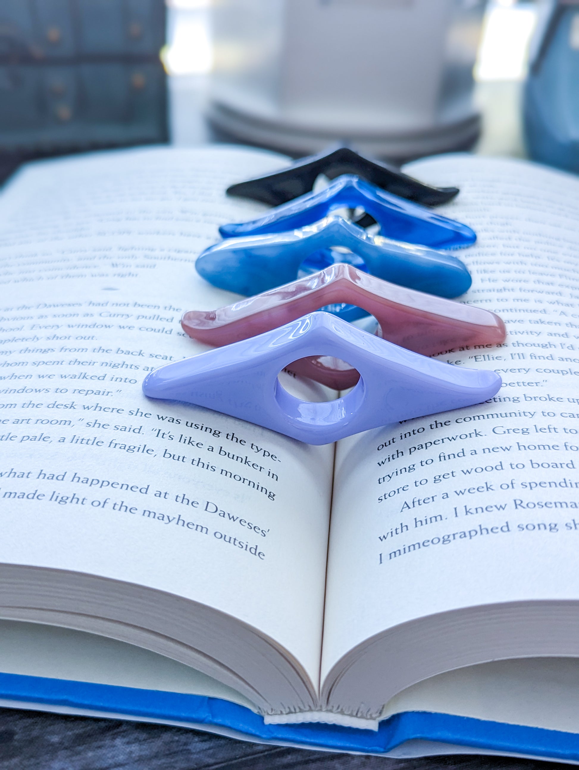 Couple book holder